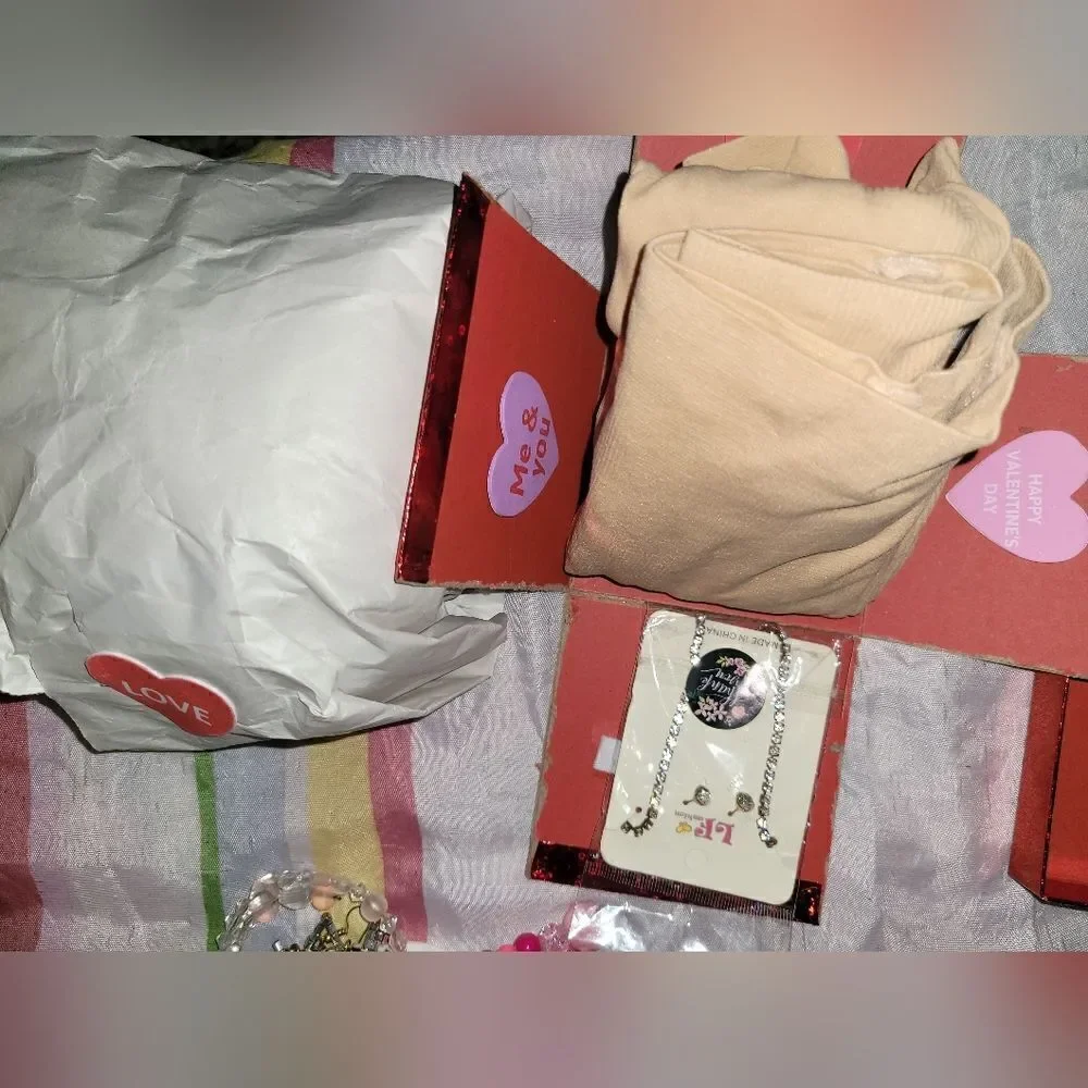 Surprise Handcrafted present box - Picture 4 of 10